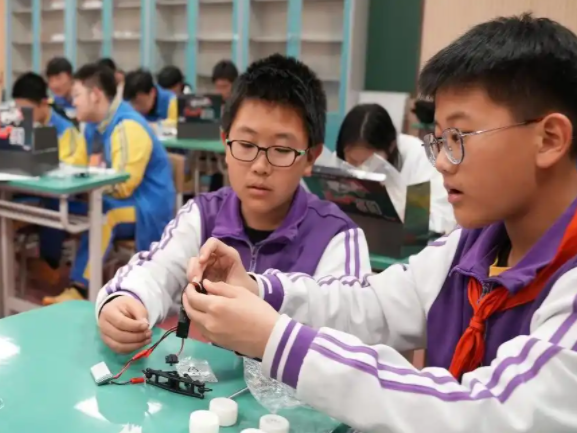 畅通普通教育与工作教育互融渠道为学生搭建多元化成长“立交