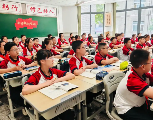 确有需求带着手机入校的学生校园酌情处