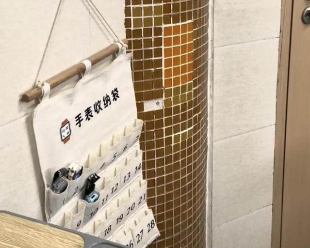 确有需求带着手机入校的学生校园酌情处理做好家校信息互通